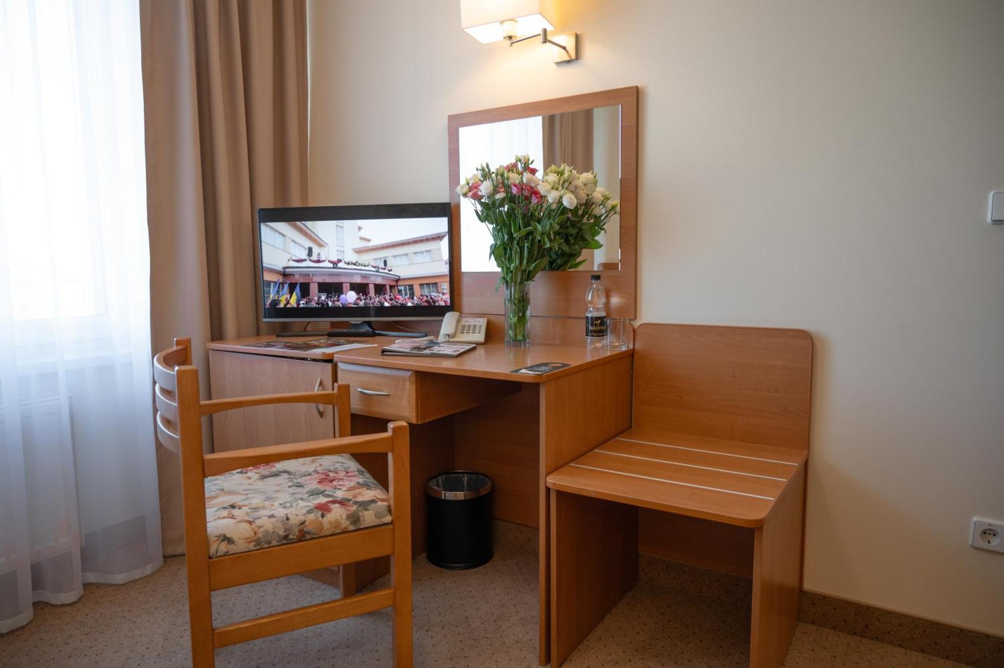 Nadiya Hotel Ivano-Frankivsk Room photo